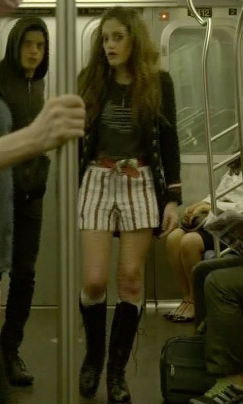 darlene - mr robot Darlene Mr Robot Outfit, Darlene Mr Robot, Mr Robot, Halloween News, Tv Characters, Self Motivation, Cyberpunk, Skater Skirt, Outfit Ideas