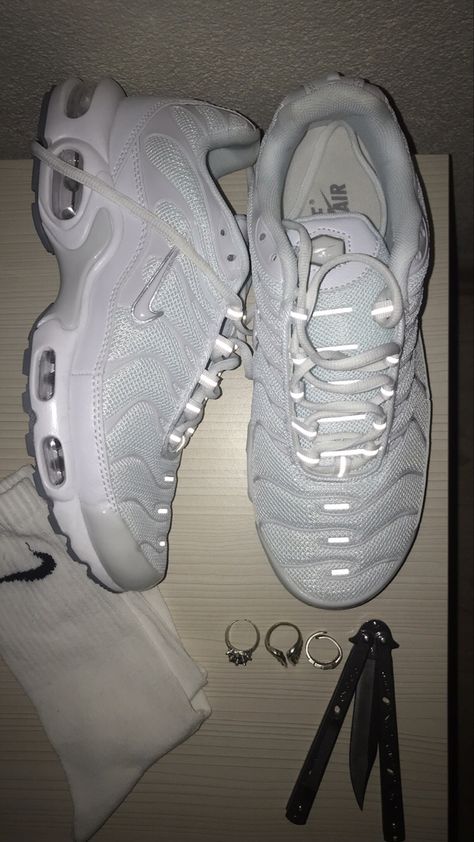 Tn Nike Femme Outfit, Tn Blancas, Nike Tn White, Tns Nike, Nike Tn Shoes, Tn White, Tn Shoes, Honda Civic Car, Nike Air Max White