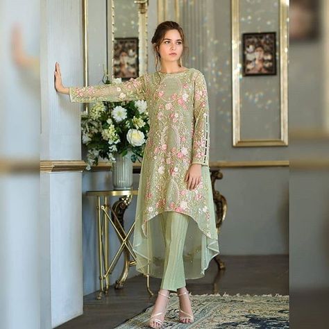 threads and motifs Designer Dresses Couture, Net Shirt, Pakistani Dresses Casual, Pakistani Fashion Party Wear, Kurti Design, Sleeves Designs For Dresses, Muslim Fashion Dress, Simple Pakistani Dresses, Bridal Dress Design