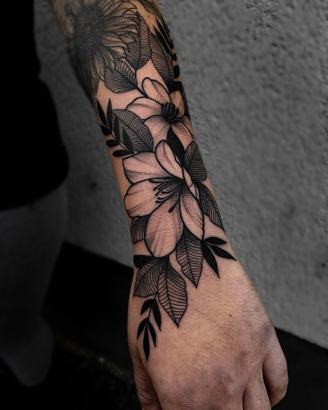 Lily Hand Tattoo, Arm Cover Up Tattoos, Blatt Tattoos, Dotwork Tattoo Mandala, Forearm Cover Up Tattoos, Black Flowers Tattoo, Men Flower Tattoo, Unique Half Sleeve Tattoos, Wrist Tattoo Cover Up