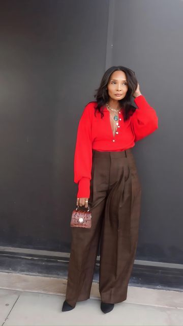 Red Top Work Outfit, Brown Pants Work Outfit, Red Pants Outfit Work, Maroon Outfit Ideas, Red And Brown Outfit, Friday Work Outfit, Winter Outfits Black Women, Red Top Outfit, Outfits Lookbook