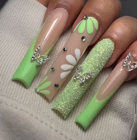 Acrylic Nails Instagram, Inspo Acrylic Nails, Nail Inspo Acrylic, Nail Colors 2023, Accent Nail Designs, Quinceanera Nails, Halloween Nails Diy, Green Acrylic Nails, Colors 2023