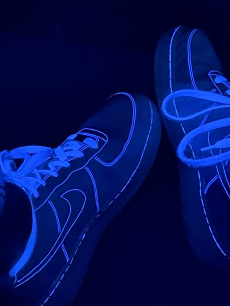 Pretty Sneakers, Rap Aesthetic, Aesthetic Boy, My Shoes, Neon Blue, Nike Cortez Sneaker, Blue Aesthetic, Aesthetic Photo, Blue Shoes