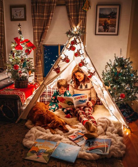 Sarah Patrick, Sarah Kjp, Ideas New Year, Beautiful Christmas Trees, Simple Holidays, Holiday Inspiration, Cozy Christmas, Christmas Baby, Photoshoot Ideas