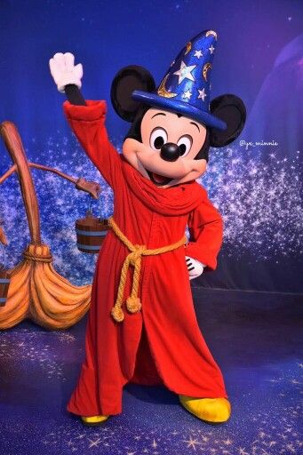 Sorcerer Mickey! Mickey Costume, Mickey Mouse Wallpaper Iphone, Sorcerer Mickey, Mickey Mouse Costume, Disney World Pictures, Disney World Characters, Costume For Halloween, Mickey Mouse Wallpaper, Mickey Y Minnie