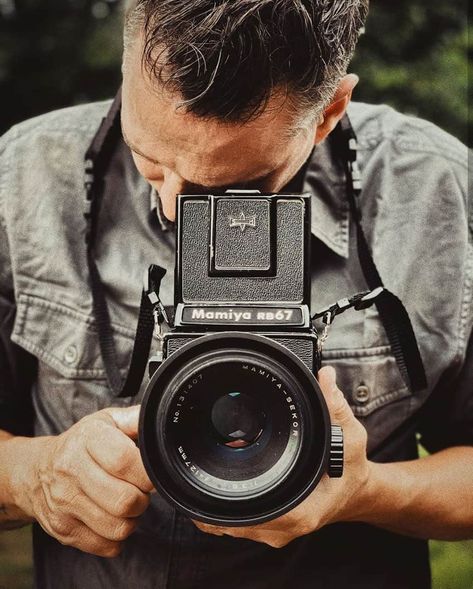 5 Awesome Medium Format Film Cameras for Beginners » Shoot It With Film Medium Format Film Camera, Medium Format Film Photography, Camera Reference, Vintage Cameras Photography, Lens Eyes, Medium Format Photography, Mamiya Rb67, Canon Dslr Camera, Large Format Photography