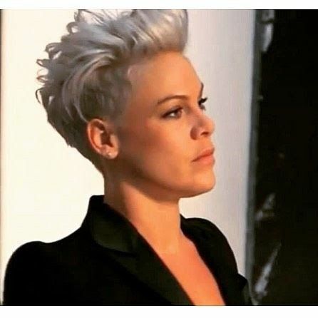 Alecia Moore, Short Grey Hair, Sassy Hair, Funky Hairstyles, Penteado Cabelo Curto, Short Pixie Haircuts, Short Haircut, Short Hair Haircuts, Short Hair Styles Pixie