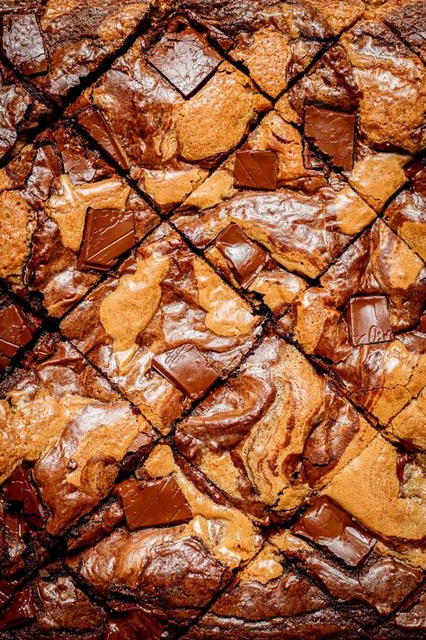 These brownie blondies are swirled with fudgy brownie and gooey blondie layers. The best of both worlds - a brownie and blondie in one! Brownie Blondies, Fudgy Brownie, Blondie Brownies, Fudgy Brownies, Best Of Both Worlds, Vegetarian Chocolate, Cocoa Powder, Baked Goods, Brownies