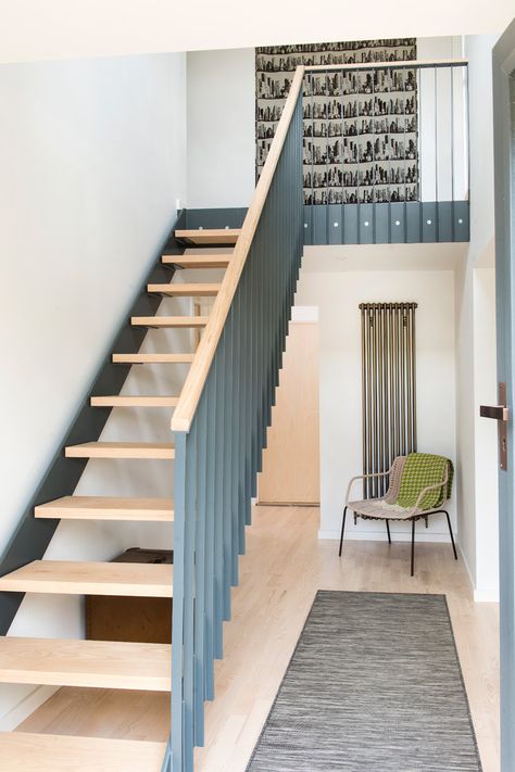 16 Stylish Scandinavian Staircase Designs You Will Love Scandinavian Stairs, Scandinavian Staircase, 25 Beautiful Homes, Bespoke Staircases, Country Modern Home, Staircase Remodel, Scandi Home, Arts And Crafts House, Home Stairs Design