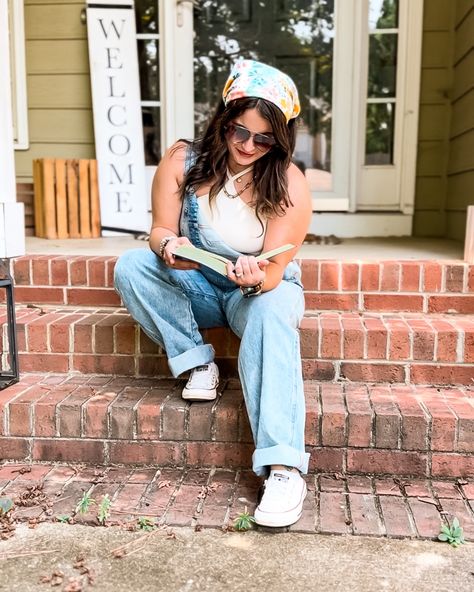 When you can save dollars and still serve looks🥰 I scored the BEST thrift store find a couple of weeks ago when I found these @levis vintage overalls that still had the tags in them! These are gonna be so great for styling now and into the fall. While not as good as finding them secondhand, I did find these for a pretty good deal at a few other retailers that I linked in my LTK at aliciarenee_blog. I also always recommend keeping an eye out for when Levi’s does warehouse sales on their webs... Levis Overalls, 4 Months Pregnant, Vintage Overalls, Levis Vintage, Thrift Store Finds, Petite Outfits, Petite Fashion, Vintage Levis, Maternity Fashion