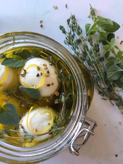 Bocconcini Recipes, Marinated Bocconcini, Rustic Salad, Fresh Herb Recipes, Green Jalapeno, Kilner Jars, Soups Stews, Fresh Oregano, Italian Cooking