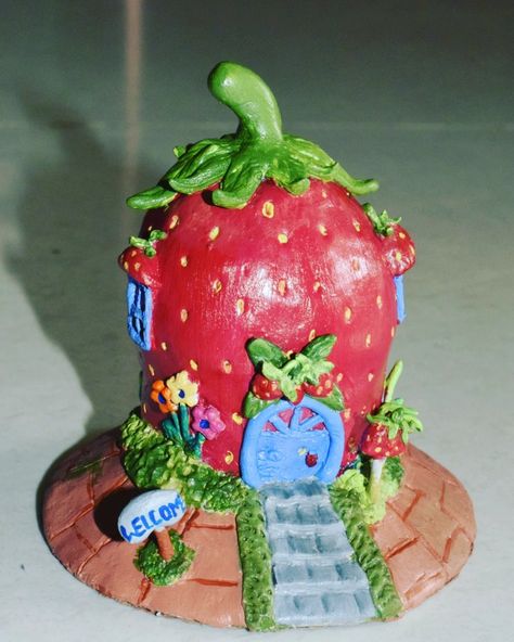 Garden,homedecore Strawberry Shortcake Ceramic, Clay Fairy House Ideas, Strawberry Shortcake House, Ceramic Fairy House, Clay Nature, Strawberry House, Clay Strawberry, Strawberry Fairy, Ceramic Strawberry