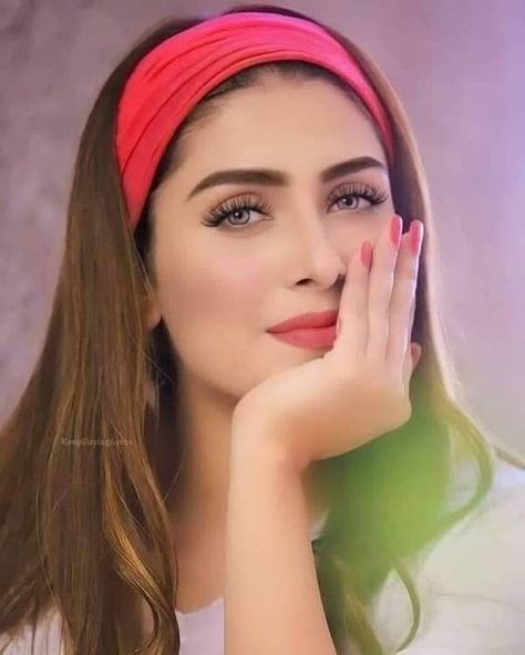 Aiza Khan Pics, Red Hair Band, Ayza Khan, Hina Altaf, Aiza Khan, Handsome Celebrities, Girls Dps, Girl Dpz, Pakistani Celebrities