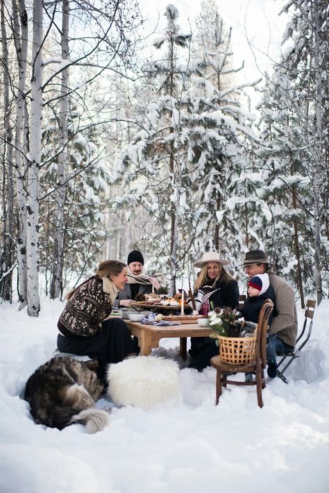 Winter picnic Winter Picnic Ideas Outdoors, Snow Picnic, Picnic Winter, Ski Gondola, Winter Picnic, Winter Lounge, Hope Christmas, Fall Picnic, Vintage France