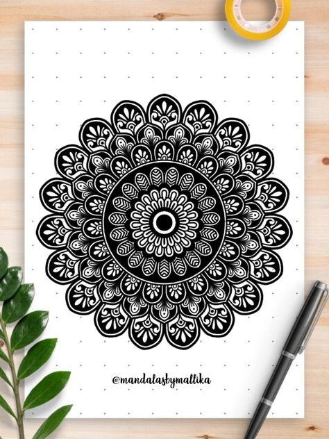 Mandala Art Round Design, Round Mandala Art, Round Mandala Design, Henna Mandala Design, Drawing Mandalas, Mandala Arts, Mandala Sketch, Mini Mandala, Buddhist Art Drawing