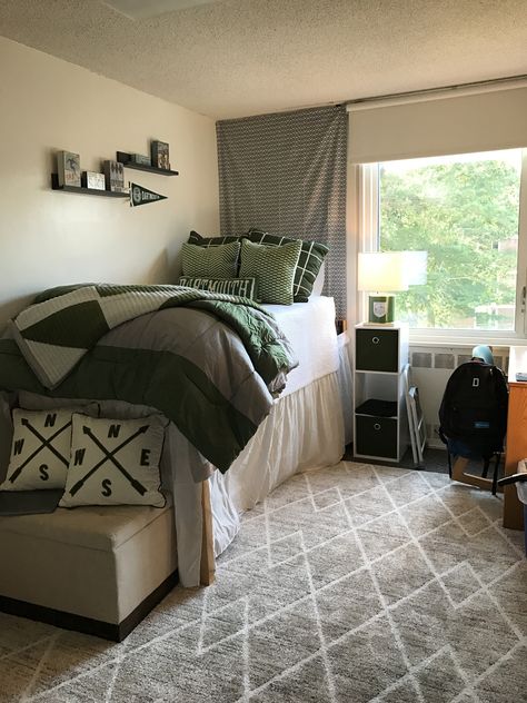 Dartmouth College class of '22 Uh Manoa Dorm, University Of Michigan Dorm Room, Dartmouth College Aesthetic, Miami University Ohio Dorm Room, Vassar College Dorms, Dartmouth College Dorm, Room Ideas Dark, Dartmouth University, Dorm Room Themes