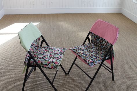 How to Sew a Reversible Folding Chair Slipcover by Sewspire Diy Folding Chair Covers, Folding Chair Makeover, Diy Chair Cushions, Diy Furniture Repair, Diy Chair Covers, Folding Chair Covers, Chair Back Covers, Metal Folding Chairs, Chair Leg Floor Protectors