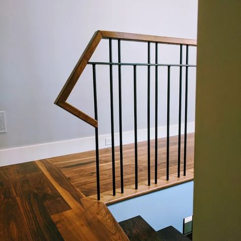 75 Mid-Century Modern Metal Railing Staircase Ideas You'll Love - October, 2024 | Houzz Mid Century Staircase Stair Railing, Mid Century Modern Railing, Mid Century Railing, Modern Metal Railing, Mid Century Staircase, Hunter House, Indoor Railing, Modern Railing, Metal Railing