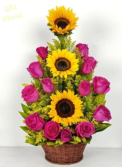 Glass Decor Ideas, Satin Flowers Diy, Tall Flower Arrangements, Basket Flower Arrangements, Arrangement Of Flowers, Silk Flower Wreaths, Tropical Floral Arrangements, Flower Sunflower, Flower Arrangement Designs