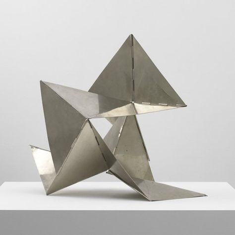 TRIANGLES STANDING | LYGIA CLARK — Patternity Paper Art Sculpture, Photography Exhibition, History Of Photography, Contemporary Modern Art, Photography Projects, Paper Sculpture, Abstract Sculpture, Architecture Model, 3d Art