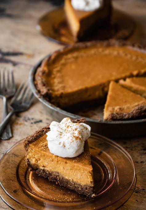 Sweet Potato Pineapple Pie - Mogwai Soup Blog Biscoff Crust, Pie With Graham Cracker Crust, Graham Cracker Crust Recipe, Pineapple Pie, Biscuits Graham, Best Mashed Potatoes, Easy Pumpkin Pie, How To Make Pie, Dessert Simple