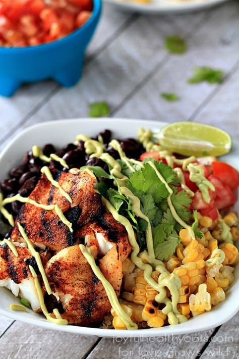 Tilapia Bowl Recipes, Healthy Tilapia, Bowls Recipes, Grilled Tilapia, Avocado Crema, Chia Seed Recipes, Tilapia Recipes, Buddha Bowls, Bowl Recipes