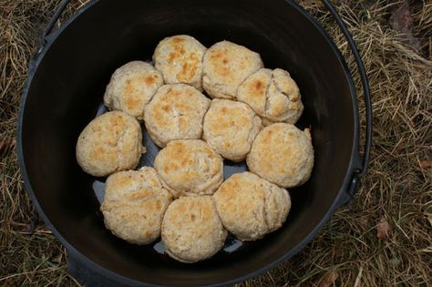 How To Make Homemade Camp Food Campfire Biscuits, Biscuits Breakfast, Rv Cooking, Camp Recipes, Camping Foods, Campfire Recipes, Dutch Oven Camping, Deer Camp, Camp Food