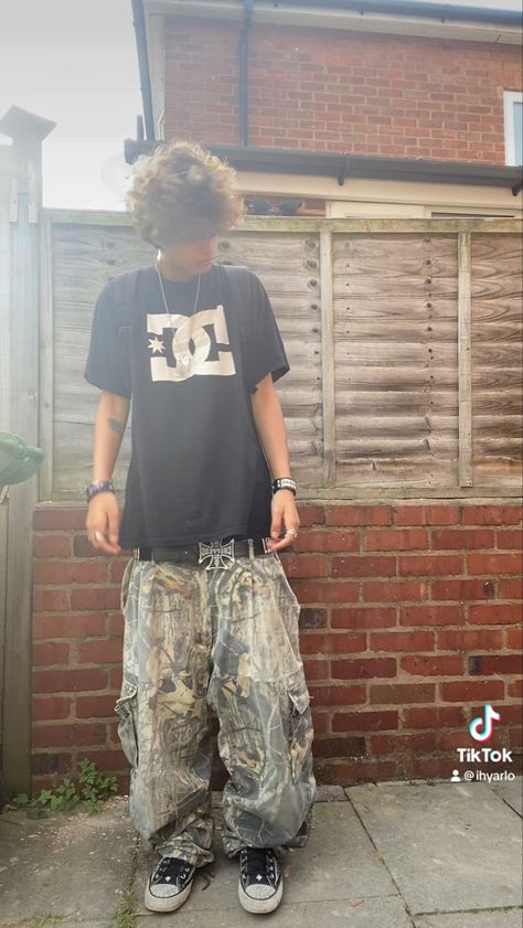 Jnco Jeans Twin Cannon, Olderbrothercore Outfit, Grindcore Outfit, Homeless Core Outfit, Summer Skater Outfits Men, Male Manipulator Outfits, Short Jeans Outfit, New Jeans Jeans, Waist Jeans Outfit