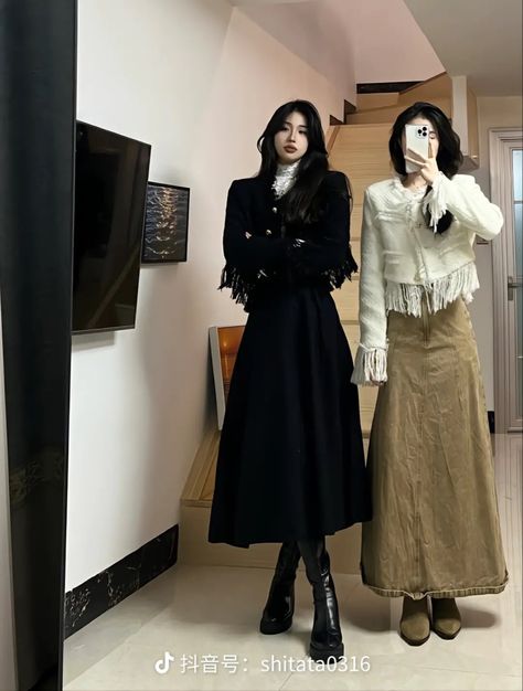 Long Skirt Outfits Korean, Womens Skirt Outfits, Long Leather Skirt, Chinese Fashion Street, Long Skirt Fashion, Classy Winter Outfits, Long Skirt Outfits, Classy Work Outfits, Classy Casual Outfits