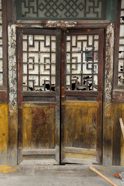 Lingshui Cun, China. On a personal note, every time I look at this door I want there to be an apothecary or a tea shop inside. Architectural Doors, Water Village, Asian Lifestyle, Chinese Door, Chinese House, Ancient Chinese Architecture, Living In China, South Central, Doors And Hardware