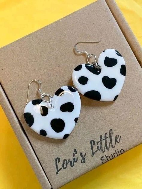 Cow Print Heart, Clay Earrings Diy, Fimo Ring, Diy Earrings Polymer Clay, Handmade Clay Jewelry, Clay Diy Projects, Tanah Liat, Polymer Clay Jewelry Diy, Earrings Diy