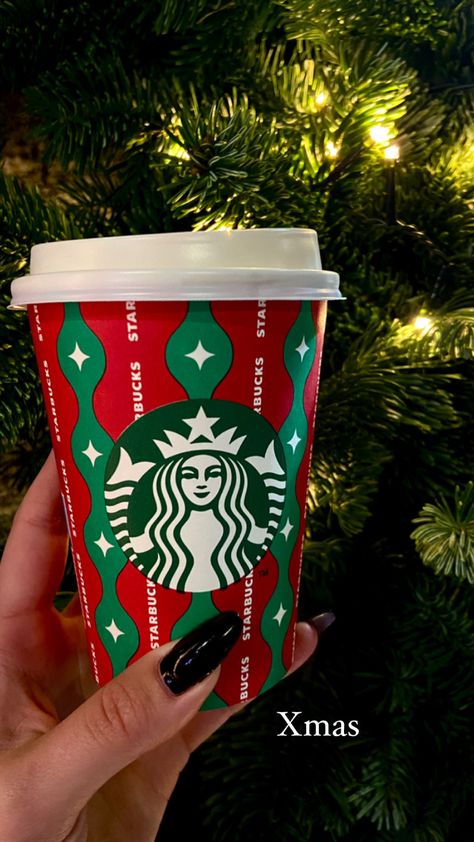 Starbucks cup with Christmas lights & tree Christmas Lights Tree, Starbucks Christmas Cups, Christmas Cups, Starbucks Christmas, Starbucks Cup, Tree Lighting, Starbucks Cups, Christmas Aesthetic, Cake Designs