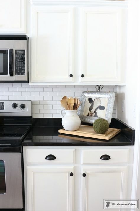 Kitchen Black Granite Countertops, Backsplash Black Granite, White Cabinets Black Granite, White Subway Tiles Kitchen Backsplash, White Subway Tile Kitchen, Black Kitchen Countertops, Black Granite Countertops, Black Countertops, Ideas For Kitchen