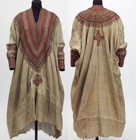 Cotton and silk dress said to have belonged to Queen Woyzaro Terunesh, the second wife of Emperor Tewodros. Around 1860, Ethiopia. © Victoria and Albert Museum, London Ethiopian Clothing, Arabic Clothing, Ethiopian Traditional Dress, Ethiopian Dress, African Royalty, Second Wife, Century Clothing, Art Africain, Medieval Clothing