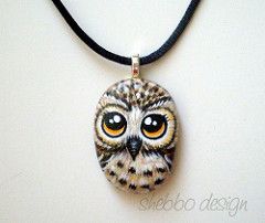 Rock Necklace, Owl Necklace, Necklace Pendants, Gourd Art, Pebble Painting, Stone Pendant Necklace, Painted Rock, Rock Crafts, Pebble Art