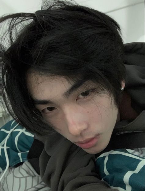 Rizz Face Guy, Wasian Face Claim Male, Japanese Guy Aesthetic, Japanese Boy Aesthetic, Emo Asian Boy, Boys With Black Hair, Russian Guys, Japanese Guy, Grunge Boys