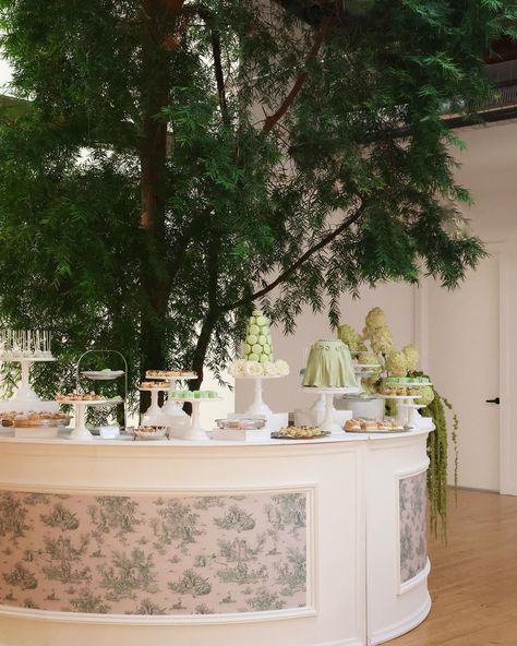 DESSERT BAR DREAMS🌿 Our client’s only request was to accentuate the tree in the middle of the space- so naturally, we custom wrapped this rounded bar and made it the centerpiece of the event🤍🌿 We always play off of the original elements at each venue, and this gorgeous tree at @towneandoak deserved its own moment. Levels of dessert platters danced around the bar and was the perfect showcase of sweets & treats 🍰🧁🍦🍭 📸 by us Event Planning + Design: @byvinievents Venue: @towneandoak Floris... Round Bar Wedding, Round Dessert Table, Dessert Platters, Wedding Dessert Bar, Circle Bar, Dessert Platter, Dessert Station, Custom Wraps, Dessert Bar