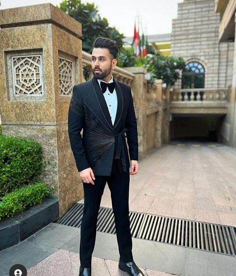 Reception Outfit For Men, Reception Suits For Men Indian, 3 Piece Suit Men Wedding, Tux Prom, Sf Fashion, Reception Suits, Wedding Matching Outfits, Wedding Suits Men Black, Men Dresses