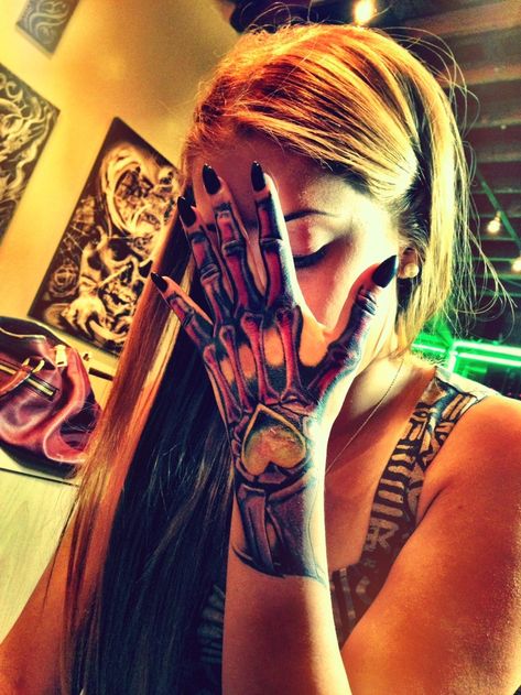 skeleton hand Knuckle Tats, Bone Hand Tattoo, Hands Women, Tattoo Skeleton, Hand Skull, Tattoo Tutorial, Woman Sleeve, Hand Skeleton, Tattoos Hand