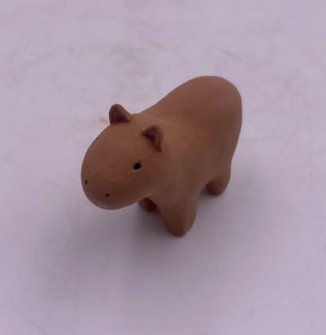 Capybara Clay Tray, Small Simple Clay Ideas, Modeling Clay Animals Easy, Capybara Clay Sculpture, Animals From Clay, East Clay Sculptures, Air Dry Clay Capybara, Polymer Clay Ideas Animals, Diy Clay Animals Easy