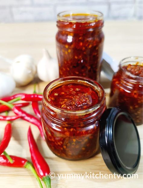 Super Chili Peppers, Red Chilli Oil Recipe, How To Preserve Chillies, Recipes With Chili Peppers, Chilli Paste Recipe, Chillies Recipes, Recipes With Chili Garlic Sauce, Homemade Chili Sauce, Chili Seasoning Recipe