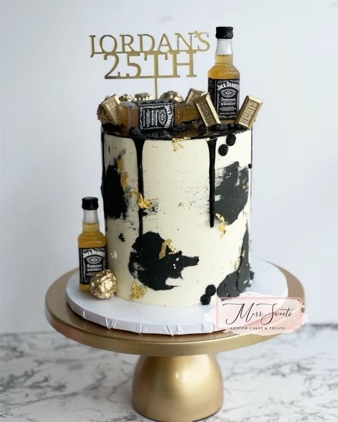 21st Birthday Cake With Alcohol Bottles, Cake For 21st Birthday Men, Bottle Cakes For Men, 21st Birthday Cakes For Men, 18th Birthday Cake For Guys, Whisky Party, Guy Cakes, 21st Birthday Cake For Guys, Tequila Cake