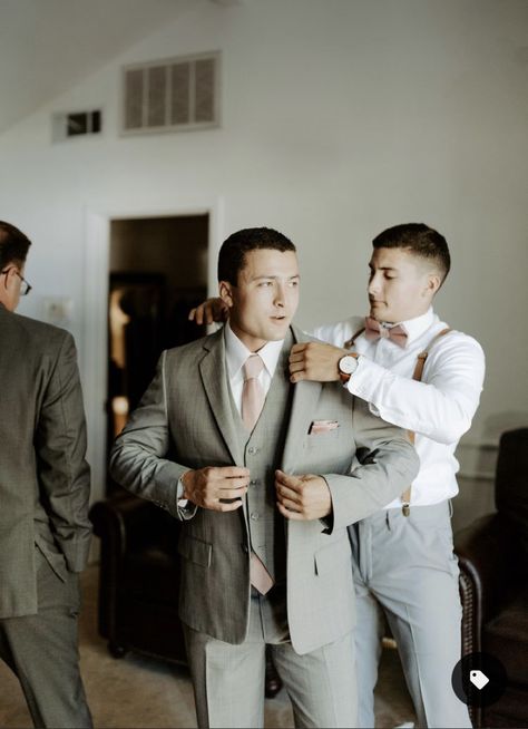 Wedding Day Photo Ideas Groomsmen, Groomsman Getting Ready Pictures, Groom Focused Wedding Photos, Groom Solo Poses, Groomsman Photo Ideas, Couple Shots Wedding, Wedding Prep Photos, Groomsman Photos, Grooms Getting Ready