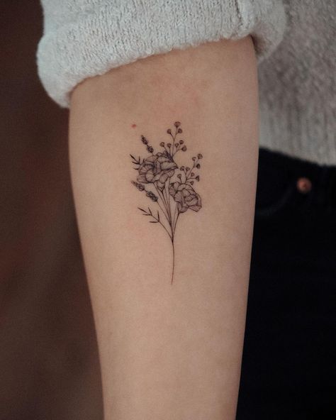 Alina | Fineline Tattoo Artist on Instagram: “Tiny delicate Carnation Bouquet Tattoo 💐 . . . #bunamiink #floralillustration #armtattoo #wildflowertattoo #carnationtattoo #carnation…” Carnation Bouquet Tattoo, Baby Breath Tattoo, Marathon Tattoo, Aster Flower Tattoos, Carnation Flower Tattoo, Gladiolus Tattoo, Marigold Tattoo, Minimalistic Tattoo Ideas, Carnation Tattoo