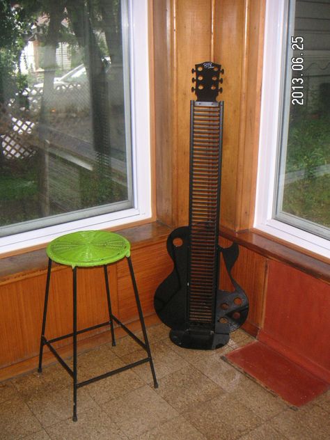 Cd Holder Diy Cd Storage, Guitar Cd Rack, Cd Holder Aesthetic, Cd Storage Ideas Diy, Cd Storage Ideas, Odd Decor, Cd Tower, Cd Stand, Cd Jewel Case