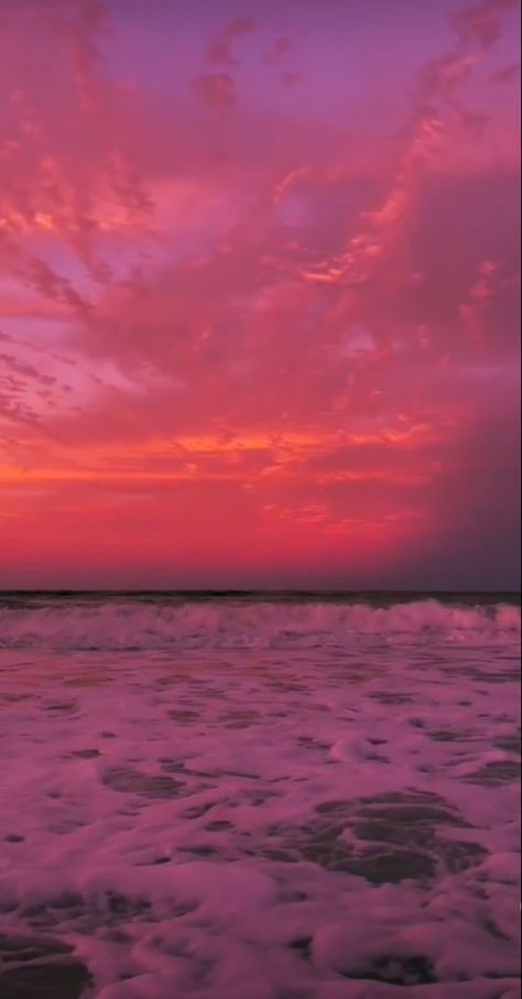 Pink Hour Sky, Sunset Theme Bedroom, Pink Hour Aesthetic, Pinkish Aesthetic, Liminal Nostalgia, Astetic Pics, Pink Hour, Ocean Pics, City View Apartment