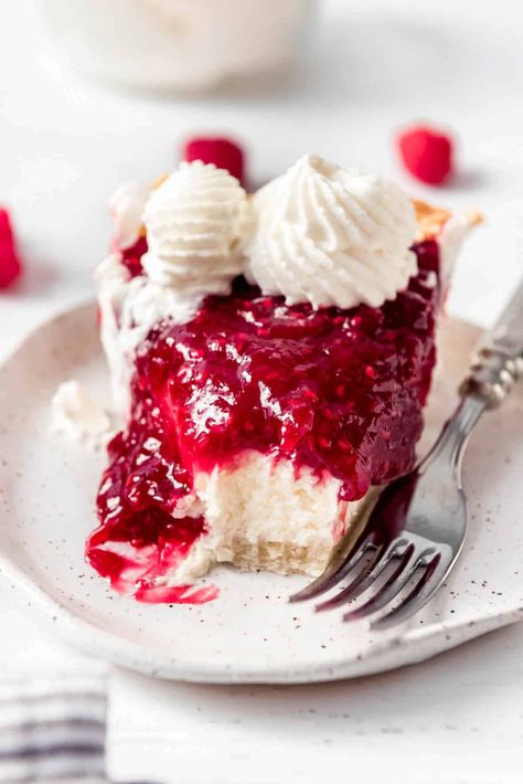 Raspberry Cream Pie has layers of sweet cream cheese filling underneath a sweet-tart raspberry jam topping, tucked into a flaky, buttery pie crust with whipped cream on top! It's perfect all year round and can be made with fresh or frozen raspberries! #raspberries #raspberry #cream #pie #homemade #best #cheesecake #easy #fromscratch Raspberry Dessert Recipes, Raspberry Cream Pie, Raspberry Cakes, Raspberry Recipes Dessert, Raspberry Cream Pies, Tart Raspberry, Raspberry Dessert, Pie Homemade, Cheesecake Easy