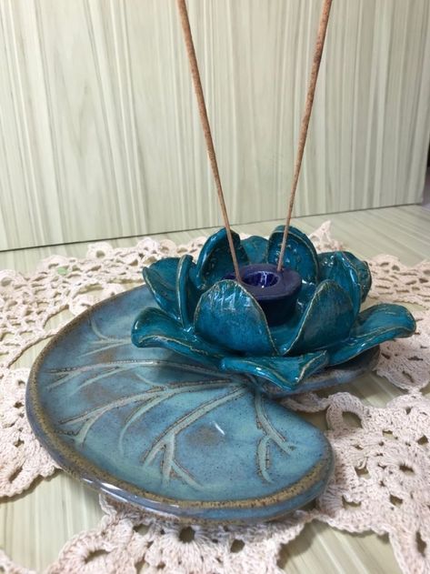 Lotus Incense, Ceramic Incense Holder, Clay Wall Art, Clay Diy Projects, Pottery Handbuilding, Clay Crafts Air Dry, Keramik Design, Pottery Crafts, Diy Pottery