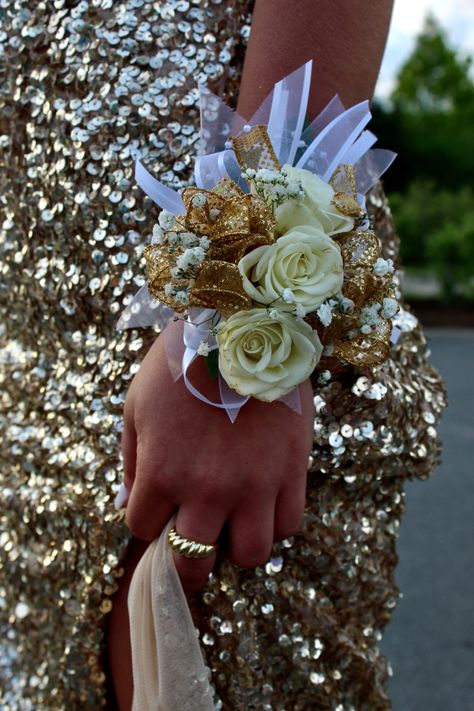 Cream And Gold Prom Couple, White And Gold Prom Dress Couples, White And Gold Corsage And Boutonniere, Gold Prom Aesthetic, Gold Homecoming Couple, Gold Hoco Couple, Corsage Prom Gold, Gold Prom Looks, Gold And White Corsage