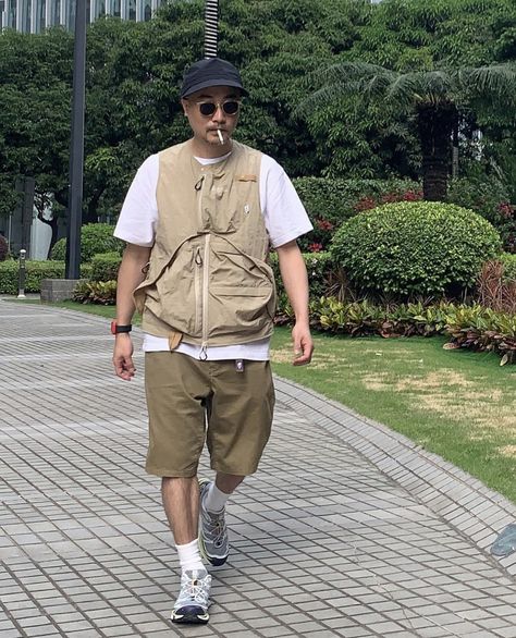 Japan Camping Style, Utility Vest Outfit Men, Utility Vest Outfit, Japan Ootd, Vest Outfits Men, Outfit Suggestions, Nature Outfits, Old Man Fashion, Camping Style